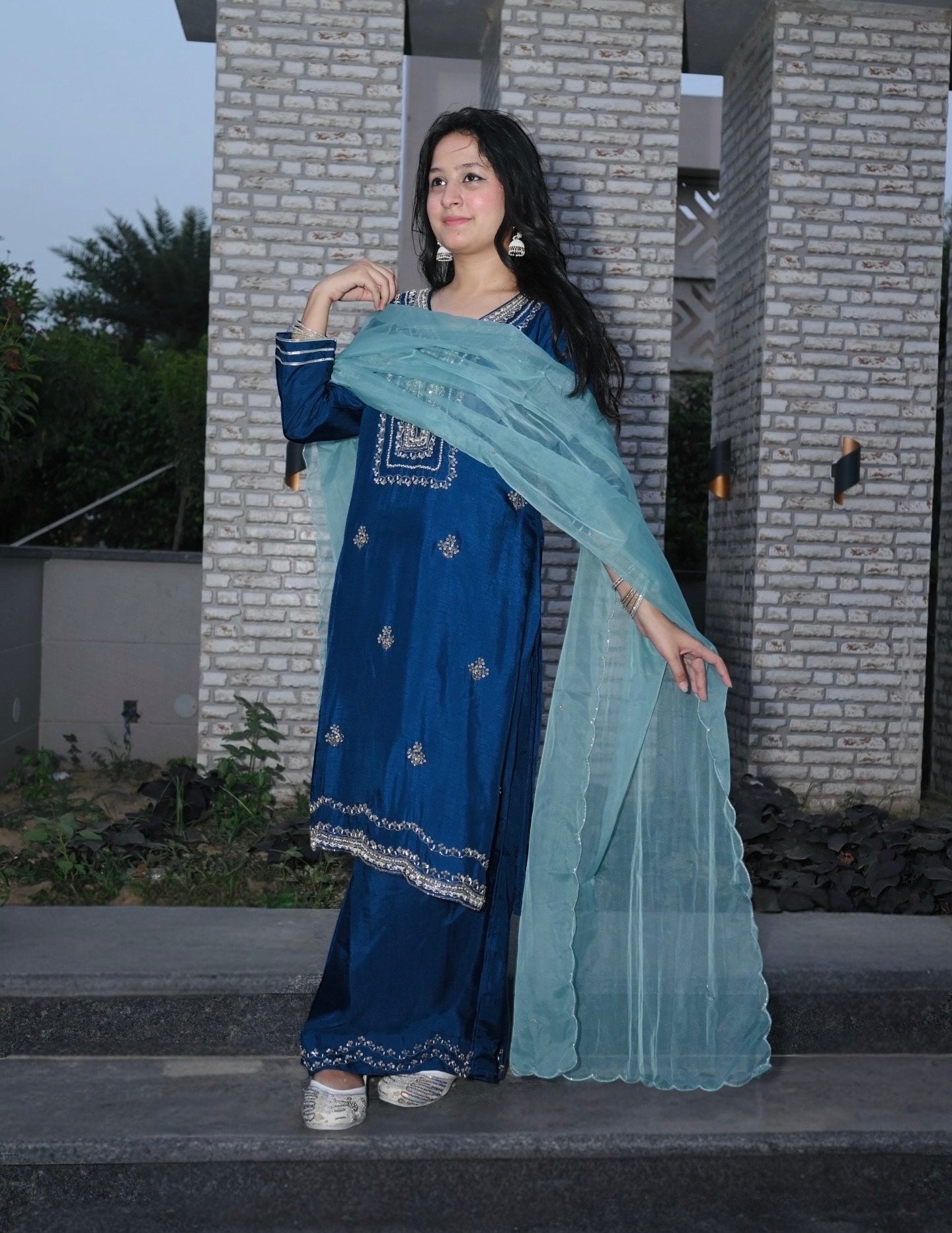 Sakhi Royal Bloom with Aqua Touch