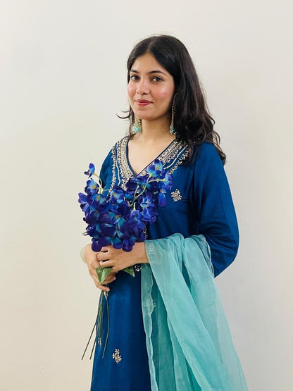 Sakhi Royal Bloom with Aqua Touch