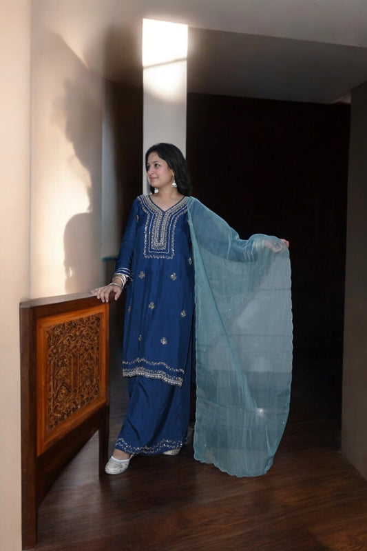 Sakhi Royal Bloom with Aqua Touch