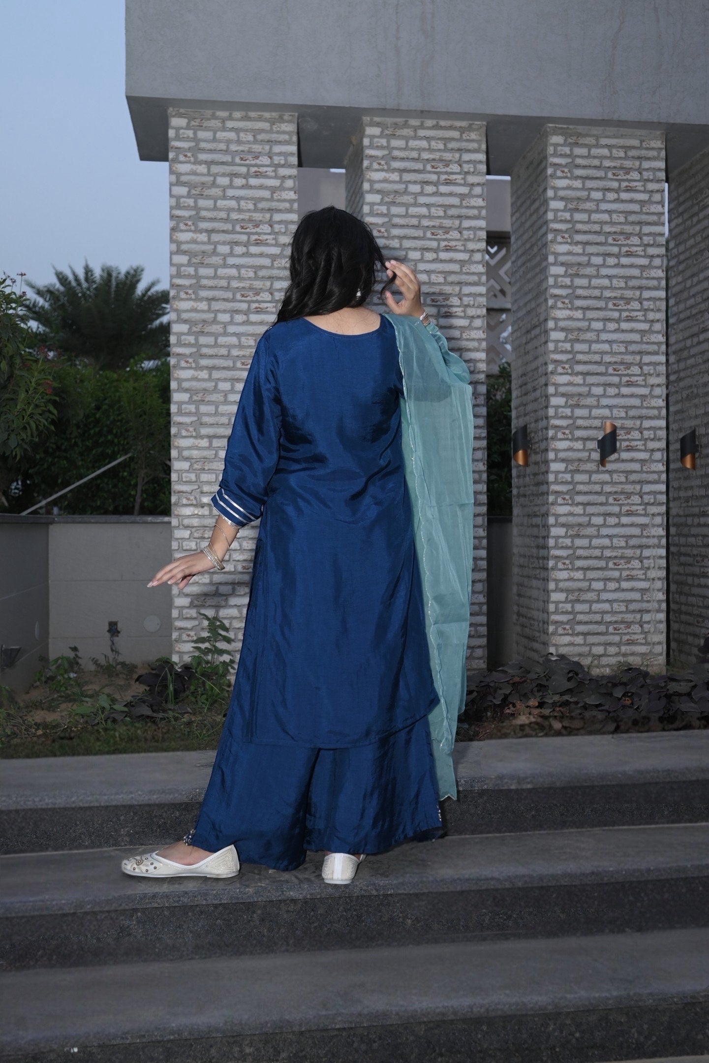 Sakhi Royal Bloom with Aqua Touch