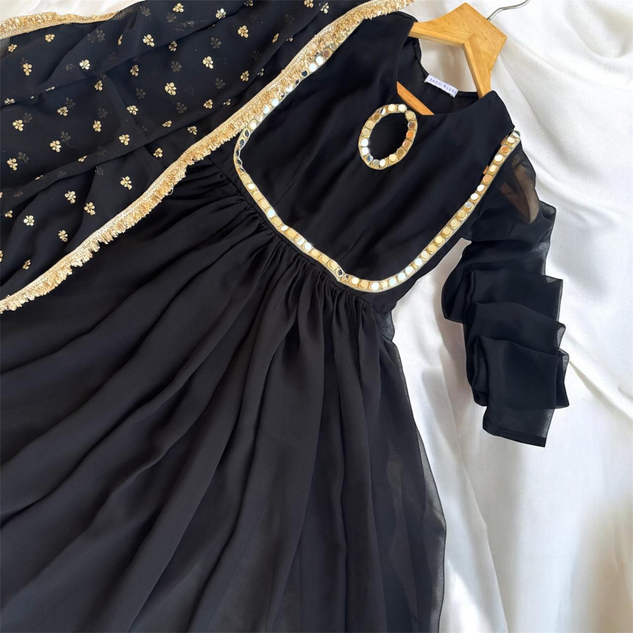 Sakhi Luxe Siyah Rang